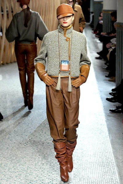 Look 17